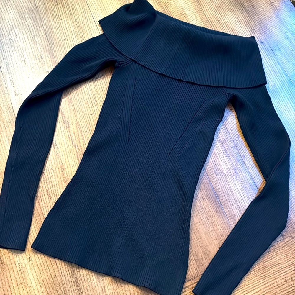 MICHAEL KORS OFF SHOULDER TOP XL |  Off-The-Shoulder long sleeved top XS